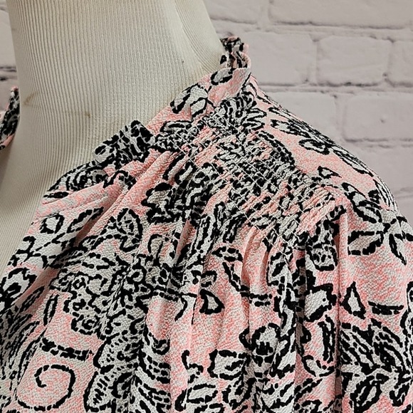 C&E V neck high collar blouse - Picture 5 of 10